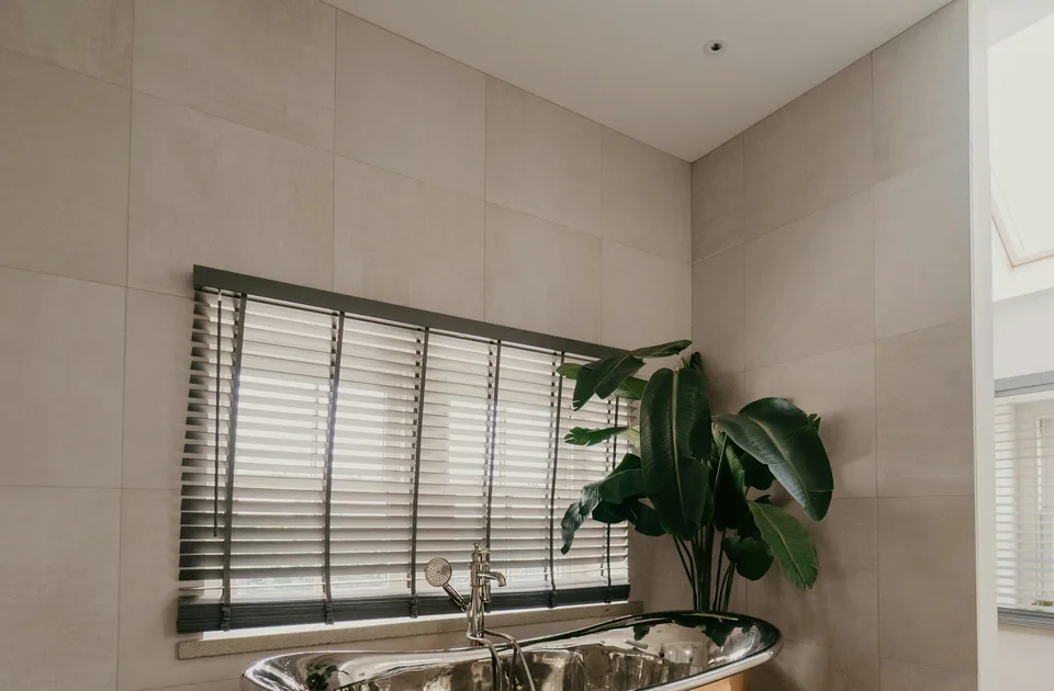 Digitaal 3D-ontwerp van een badkamer