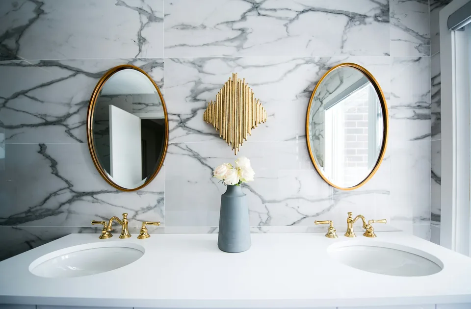 Digitaal 3D-ontwerp van een badkamer