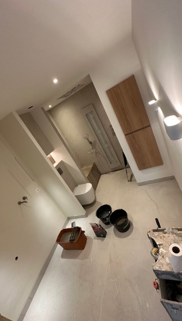 Badkamer in Rozenburg tijdens de afwerking